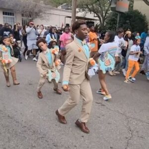 Jamal Bryant Instagram - How #pentecost service is gonna be @newbirthmbc today 930amEST live and online…..get here because the power is coming down!! Drop 🔥if you expect a move of GOD!!
