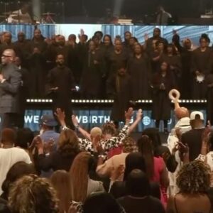 Jamal Bryant Instagram - The time is NOW while it’s on the nation’s mind to advocate for those in our community whose full rights of citizenship has been compromised because of a felony. We can’t just pray for them we must stand with them. Contact your state reps and let’s start removing the box. If you agree drop a 📦