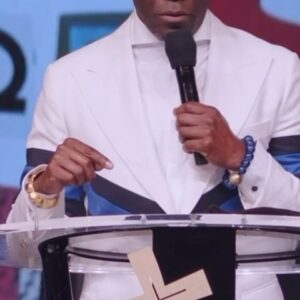 Jamal Bryant Instagram - Validation is for parking tickets. When you know who you are you don’t have to be consumed with what others think you are! Start making plans now to get to @newbirthmbc on Sunday so you can see yourself the way GOD does!