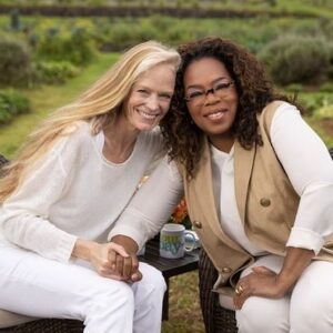 James Cameron Instagram - I may be diving the depths of Pandora’s ocean, but my soul-mate @suzyamiscameron is climbing the mountaintop. Can't wait to watch her with @Oprah talking One Meal a Day for our planet. (📸: Harpo, Inc./Huy Doan) https://bit.ly/1tNw5dg