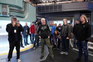 James Cameron Instagram - Via @Avatar: "Now scheduled to land on Pandora December 17, 2021". Busy on set, so no time to hang around but just dropping in to share the news — Sivako!
.
.
.
#avatar #releasedate #jamescameronsavatar #avatarsequels #disney #avatar2 #pandora #navi #scifi #scifimovies #sciencefiction #sciencefictionmovies 
ᐧ