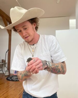 James Ford Instagram - A bird flew into the shop today and I happened to be wearing a cowboy hat, union made in USA tee shirt and Levi 501s for the rescue mission.  This is my Super Bowl 🙏🏻👨🏻🤠