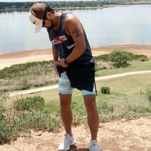 James Huling Instagram - Chubbies done stepped up their game with the athletic compression shorts with the side pocket. Just like the ones girls have on their leggings. Want a pair???? @chubbies 😆 🩳
 https://chubbies.team/jhuling
•
•
•
• 
#chubbies #chubbiesshorts #chubbiesmanmodel 
#compressionshorts #wichitafalls #texas