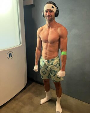 James Lafferty Instagram - Thank you @_pause.studio_ for the full reset. Couldn’t beat @alexandrapark1’s 3 min ice bath record but it’s good to have goals 🙏🙌🧊