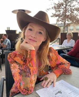 James Van Der Beek Instagram - Happy Birthday to the most extraordinary person I know.  @vanderkimberly, I am in awe of you: As a mother, a friend, a medicine woman, a healer, a conscious, caring superhuman on this planet... and as a wife?  I would not be half the man I am without you, nor would I have survived this past year.  Your strength has been our anchor, your magic has inspired us all to new heights, and your love has carried us through - me, the kids, our community… Everyone who knows you feels nurtured and safe in your presence.  Maybe one day the world will get to witness the actual extent of your gifts, but for now... I count myself the luckiest man on the face of the earth.  I love you.  Thank you for being. ❤️