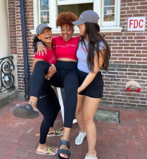 Jamie Colleen Instagram - I had the privilege of spending the morning with @alchemizefightwear filming technique videos, planning and all around vibing together! ❤️❤️

_______________

Women empowered means the whole community grows. When you empower a women, you empower a generation ✨

#alchemizefightwear #empoweredwomen #lifted #jiujitsugirlsclub