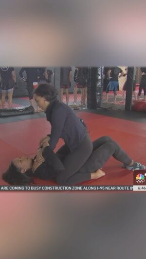 Jamie Colleen Instagram - When my EP asked me to step into the cage with former MMA fighter @bad_mmama I was like 😳😳. But this fighter turned advocate taught me more about myself in less than 45 minutes than I thought possible. I’d never taken a self defense class before. I felt strong. I felt capable. Ladies, we have more power than we know. 

#strongwomen #selfdefense #selfdefenseforwomen #mma #mmafighter