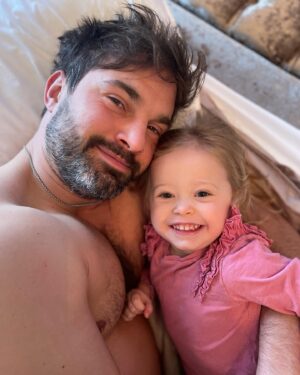 Jamie Jewitt Instagram - Little scamp ♥️🏡