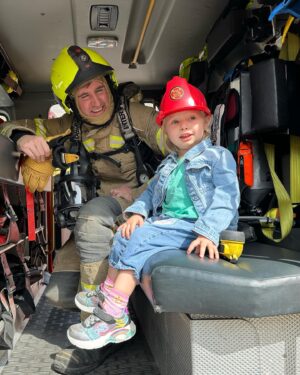 Jamie Jewitt Instagram - Lovely weekend spent with the rugrats! We visited the real fireman sam today at Brentwood fire station, Nell was in her element. 👉 yesterday was a trip trip to the beach 😎♥️