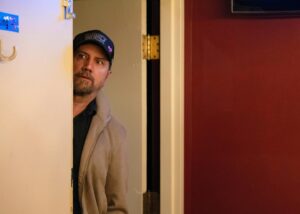 Jamie Kennedy Instagram - This is my version of the hang at a comedy club. Seeing who is there before I proceed to go in. Navigating the energy of a night. 😉 📷 @pamela.sisson @troplv @laughfactorylas Last stop before the drop.