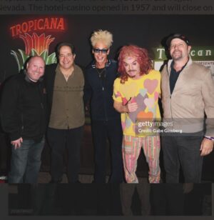 Jamie Kennedy Instagram - Would you invite us over for the after party? Congrats to @murraysawchuck and @troplv @laughfactorylas for an incredible run. 😊