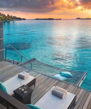 Jamie Luner Instagram - Maldives… yes! ✨ @luxurytravelandhotels