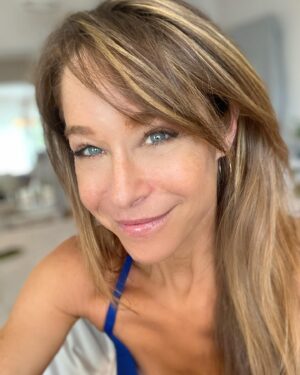 Jamie Luner Instagram - Pleasantly Persistent! 🤗
I have used this motto a lot, for the combination of consistency with joy… well, seems to be the right ingredients for making things happen while enjoying the process . And as always, JOY WINS 🥰💃 #joy #motto