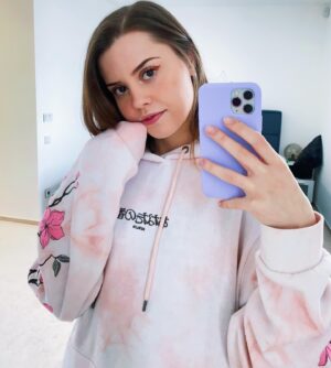 Jamie Young Instagram - 🌸