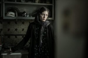 Jamshid Mahmoudi Instagram - شکستن همزمان بیست استخوان با نام بین المللی رونا مادر عظیم هم اکنون در شبکه نمایش خانگی و پخش آنلاین.  عکس از فتاح ذی‌نوری @fattah.zinouri