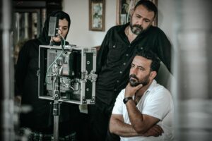 Jamshid Mahmoudi Instagram - با ژیلا و علیرضا 
دو نازنینِ دوست داشتنی
در حال بازبینیِ پلان
@jilashahi 
@alirezakamali 
عکس از @nasiripic 
#پوست_شیر