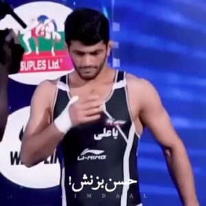 Jamshid Mahmoudi Instagram - بعد از اون باختِ تلخِ فینال المپیک، چیزی که بیشتر از اون شکست عذابم می‌داد و قلبم ازش خراش برمی‌داشت، پیچیدن صدای این شیر زن، تویِ گوشم بود که با همه‌ی وجودش فریاد می‌زد: حسن بزنش، بزنش حسن. تو می‌تونی

‏اون روز بخت با ما و حسن یار نبود و نشد اونی که حق‌مون بود و شایسته‌اش بودیم؛ ولی امشب شب حسن و ما بود و شد اونی که باید می‌شد

مطمئنم امشب اون شیرزن خوشحال‌ترین موجودِ روی زمینه، حتی خوشحال تر از خود حسن. چون حسن زدش. زدش حسن. حسن تونست. و این خیلی افتخاره بزرگیه. مبارک همه باشه

@hasan_yazdani73 

#حسنیزدانی 
#حسن_یزدانی 
#کشتی 
#قهرمان 
#قهرمانی
