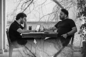 Jamshid Mahmoudi Instagram - ‎با رضا بهاروند
‎نگارش فیلمنامه‌ی پوستِ شیر
@reza_baharvandd 
.
.
.
‎عکس از فتاح ذی نوری
@fattah.zinouri