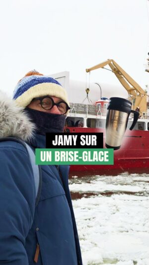 Jamy Gourmaud Instagram - Énorme ! Derrière ce mug d’apparence banale, se cache le souvenir d’un GIF devenu viral ! 🧊🍁

#Epicurieux #Jamy #vulgarisation #Canada #bateau #briseglace
