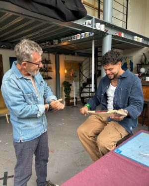 Jamy Gourmaud Instagram - Et oui JAMY tu devineras jamais ou je suis ?! 
Aujourd’hui @jamygourmaud m’a invité chez lui et dans son atelier pour discuter d’un PROJET commun… 
C’est fou, car ceux qui me suivent depuis le début savent comment je l’imitais dans la rue et dans le monde entier 
Une vraie inspiration 
6 ans plus tard nos routes se sont sont enfin croisées .. 💫

#jamy #Etouijamy 
#cestpassorcier #epicurieux #lemondedejamy