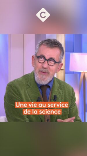 Jamy Gourmaud Instagram - « Les mots servent à donner du sens. Ils sont extrêmement importants dans les sciences parce qu’un mot à une signification. On ne peut pas jouer avec les synonymes comme dans d’autres disciplines. »

Une vie au service de la science : @jamygourmaud dans #CàVous

#CaVous #Jamy #sciences #mots