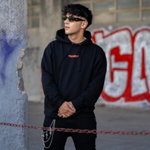 Jan Bendig Instagram - Můj nový merch od dneška k prodeji na www.romaboy.cz 👑

Co vás z něj nejvíc baví? 😇