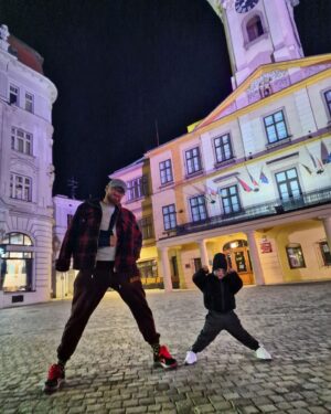 Jan Błachowicz Instagram - 🇺🇲 Just checking my home town hood with my mate Jan Junior. It's nice and safe. Feel free to visit Cieszyn 🙌🏻

🇵🇱 Sprawdzamy z Jachem dzielnice mojego rodzinnego miasta Cieszyn. Jest ładnie i bezpiecznie. Można zwiedzać 🙌🏻

#LegendaryPolishPower