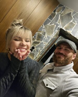 Jan Błachowicz Instagram - The woman who keeps me strong. 

For all Ladies - Happy International Women's Day! You are an important part of this world 🙏🏻

#HappyInternationalWomensDay