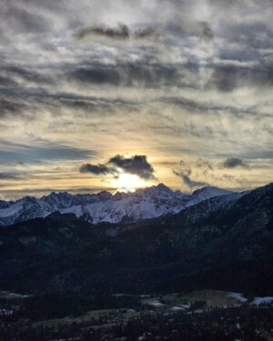 Jan Błachowicz Instagram - My beloved mountains 🙏🏻

Good morning! 

#LegendaryPolishPower