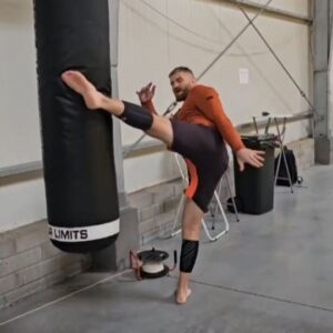 Jan Błachowicz Instagram - 🇺🇲 Working on my shape, step by step. Oh I want to come back so badly!
Let's go!

#LegendaryPolishPower 

🇵🇱 Ciśniemy! Pomalutku, do przodu, forma się zrobi. A chce się bardzo!