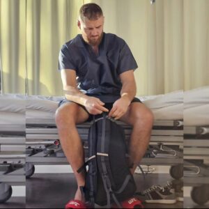 Jan Błachowicz Instagram - 🇺🇲 It's a surgery day. Kind of like a fight day for me. 

I'm facing my next challenge 👊🏻👊🏻 

I'm ready.

#ForBetterTomorrow

🇵🇱 Dziś jest ten dzień. Dzień operacji. Trochę jak dzień walki.

Staję naprzeciw kolejnego wyzwania 👊🏻👊🏻

Jestem gotowy.