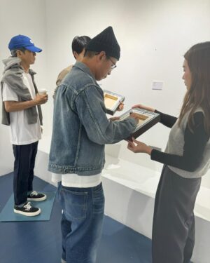 Jan Lam Hoi-Fung Instagram - 有名你叫QUIET吖嘛，
搞到人哋佛門清靜地忽然變身廟街夜繽紛，阿彌陀佛今日熱鬧過後終於回復平靜，真係辛苦晒兩位！

#給背後的2
#Belowground
#QuietGallery