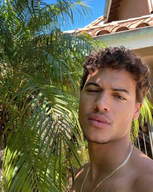 Jan Luis Castellanos Instagram - Wassup?