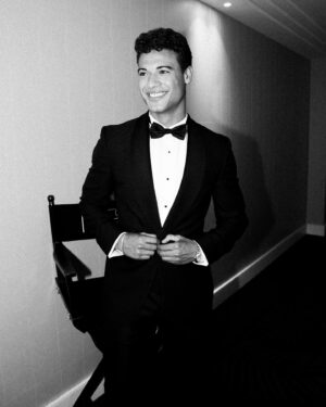 Jan Luis Castellanos Instagram - 🖤