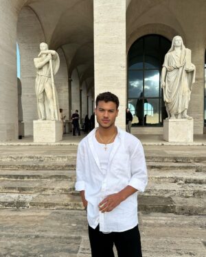 Jan Luis Castellanos Instagram - prima volta @fendi