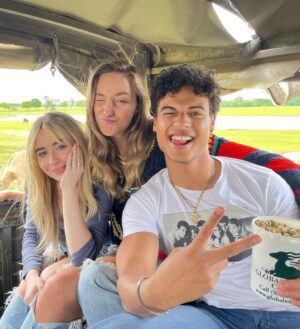 Jan Luis Castellanos Instagram - i officially have deeper connection w/ camels 🐫