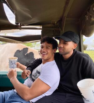 Jan Luis Castellanos Instagram - i officially have deeper connection w/ camels 🐫