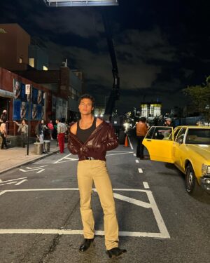 Jan Luis Castellanos Instagram - golden ticket 🚕