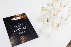 Jan Punčochář Instagram - Moc děkuji za včerejší ocenění Zlatý kuchař @gastroahotel a gratuluji vítězným klukům @jan_knedla  a @marekfichtner ! Jsem fakt poctěn, že jsem se já, takový kuchařský matador, umístil na krásném třetím místě:) Díky moc i za krásný večer všem pořadatelům. #janpuncochar #janpuncocharchef #zlatykuchar