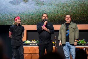 Jan Punčochář Instagram - Pár fotek ze skvělé akce Souboj na talíři live. Moc jsem si to užil, byl to tedy zápřah, tolik vaření, setkávání, dobrého jídla, skvělých šéfkuchařů a restaurací a hlavně perfektní publikum. Těším se zase někde příště:) @tvnovaofficial #soubojnataliri #soubojnatalirilive #janpuncochar #janpuncocharchef foto by @klaracvrckova