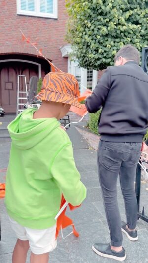 Jan Smit Instagram - De Oranje EK koorts is begonnen bij ons in de straat! 🧡