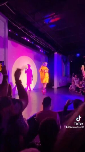 Jan Sport Instagram - On Friday I performed @troyesivan ‘s new hit “Rush” as VCR cleaner ❤️⚡️thank for @playnashville for having me!