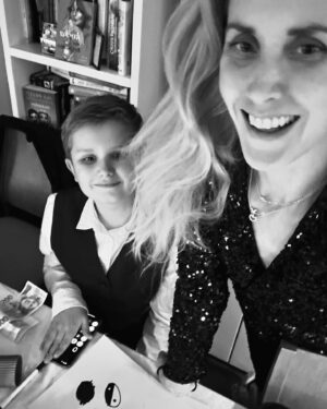 Jana Bernášková Instagram - Přeji vám lásku a klid na duši. ❤️
U nás viróza, rýma a spoustu překvapení.
#vanoce