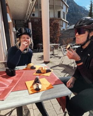 Jana Kesenheimer Instagram - “Ich glaub wir könn dann essen. Ja ich glaub auch.” [I think we can eat now. Yes l, I think so, too”]
…summarizes my current bike life pretty well. 

After having done a little interval session on Friday, I went for a gusto Karwendel road ride on Saturday, and circled around Kufstein to Bavaria (Chiemsee) on Sunday - in awesome company. 🥨

I think we can eat now.

Routes on strava! Link in my bio.

—— ad, unpaid 
@specializedde #iamspecialized 
#cycling #bikelife #livinginthealps #ultracycling #roadcycling #karwendel #ithinkwecaneatmore