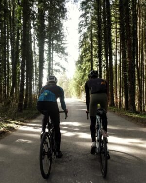 Jana Kesenheimer Instagram - “Ich glaub wir könn dann essen. Ja ich glaub auch.” [I think we can eat now. Yes l, I think so, too”]
…summarizes my current bike life pretty well. 

After having done a little interval session on Friday, I went for a gusto Karwendel road ride on Saturday, and circled around Kufstein to Bavaria (Chiemsee) on Sunday - in awesome company. 🥨

I think we can eat now.

Routes on strava! Link in my bio.

—— ad, unpaid 
@specializedde #iamspecialized 
#cycling #bikelife #livinginthealps #ultracycling #roadcycling #karwendel #ithinkwecaneatmore