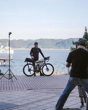 Jana Kesenheimer Instagram - After crossing the Japanese main island from Kagoshima to Hachinohe during the @japanese_odyssey by bike, we now still can't say more than hello (Konichiwa), thank you (arrigato) and ok (hai). 
But what we learned: no one will steal our bikes here, everyone is nice. Secondly, the snacks reveal an endless variety of discoveries (we soon no longer asked ourselves what they were, but only whether they tasted good). Thirdly: intensive long cycling in a pair is definitely as least as much fun as a sleep deprivated solo mission. 

Over the course of 2600 kilometers and 40,000 meters of altitude gain in just 9 days, we've embraced a mix of bivouacking and hotel stays, while also contending with autumn weather that not only painted the landscape with beautiful colors but also gave us a bit of a runny nose.

We captured so many photos during this journey that it was challenging to decide what to share first, but "Hai," here we go!

______
@specializedde @tailfincycling @pi_rope @7meshinc @supernova__design @evocsports @dotwatcher.cc @bikepackingcom 

#bikepacking #cycling #bike #bikelife #japan #cyclinglife #sworks #tailfin #biketouring #cicloturismo #bikewander #adventurecycling #adventure #outsideisfree #bicycle #bikepackinglife #biketravel #biketour #worldbybike #cycletouring #cyclingphotos #ridetherope #roadbike #bicycletouring #fromwhereiride #adventurebybike #travelbybike #iamspecialized #gravelride #travel