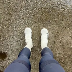 Jana Kesenheimer Instagram - After riding for ultra’-long, one usually notices it in the body here and there, mostly even a week later (look at my numb fingers). And before my brain romanticizes everything, it’s time for a race recap from the @theunknown_race 

We got the coordinates of the first checkpoint at 6 am. I planned the first route within 10 minutes during my breakfast. We started at 7 am in Vienna at @starbike_wien The first 25km were neutralized, so it was relaxed chatting with familiar and new people. There was even time for a communal pee-pit stop in the bushes before we climbed up the cobbles to Kahlenberg. After that, the path became quite lonely, with an ever-chilling headwind towards the west.

By 12 o’clock, I was in a snowstorm, already wearing my rain pants and pulling my hood over my ears. Before reaching the first checkpoint, I wanted to put an end to this - it seemed infinitely stupid to ride a bike in this wet cold for days - but the train station just didn’t come. Sometimes it’s good that scratching isn’t so easy. Because when I finally reached the station, at the ‘Gesäuse’ mountain range, the road suddenly dried up, and I shouted to the sky as the sun briefly came out. That was a sign...

So it happened that I found myself in the evening with several other riders in a kebab shop, where I shivered while devouring falafel and looked for a place to stay for the night. After a snowy pass descent, a bed after 360km and 4500m elevation gain for 3.5h was an oasis!

I continued at 4:40 am, the second checkpoint was in Slovenia. Somehow, I chose a route that no one else took, a bit more elevation gain but fewer kilometers (and earlier Slovenian sun). It seemed like a good idea until I had to wait 40 minutes at a construction site. You can imagine how maddening that was - but before I emotionally lost it, I decided to have a stretching session. My knees thanked me! Yoga for the win.

Arriving at the 2nd checkpoint, I was informed that I would have to ride the last 300km back the same way... done. Phew. [continue in the comments]