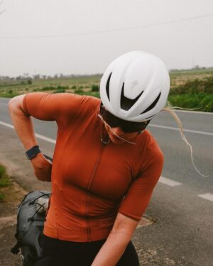 Jana Kesenheimer Instagram - For the Easter days, we again adopted „Italian“ nicknames, and so it happened that I, aka Italjana, cycled from Bologna to Elba (and back) with Cappuchali @ali___popp and Stefano Calzone @stephan_wieser (who both showed off their „extra“ bike riding style when I filmed…). 

Isola d’Elba and Tuscany were beautiful as expected, despite Sahara sand in the stormy air. But my highlight was the Apennines on the way back: narrow, paved roads, lots of altitude meters, and no other person (not one car) in sight for miles. So, we greeted all the cats, horses, and whatever else crossed our path along the way... Buongiorno! 

Stats: around 920km, 17.000 moa 
Route (highly recommended!) on my profile @komoot 🌳

[.] @ali___popp 

___ unpaid ad (Markennennung) 
@specializedde #iamspecialized 
#bikepacking #aethos #ultracycling #cycling #bikelife #roadbike #italia
