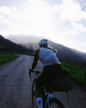 Jana Kesenheimer Instagram - For the Easter days, we again adopted „Italian“ nicknames, and so it happened that I, aka Italjana, cycled from Bologna to Elba (and back) with Cappuchali @ali___popp and Stefano Calzone @stephan_wieser (who both showed off their „extra“ bike riding style when I filmed…). 

Isola d’Elba and Tuscany were beautiful as expected, despite Sahara sand in the stormy air. But my highlight was the Apennines on the way back: narrow, paved roads, lots of altitude meters, and no other person (not one car) in sight for miles. So, we greeted all the cats, horses, and whatever else crossed our path along the way... Buongiorno! 

Stats: around 920km, 17.000 moa 
Route (highly recommended!) on my profile @komoot 🌳

[.] @ali___popp 

___ unpaid ad (Markennennung) 
@specializedde #iamspecialized 
#bikepacking #aethos #ultracycling #cycling #bikelife #roadbike #italia