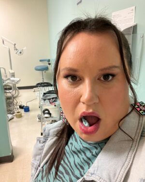 Jana Schmieding Instagram - Thank you to @sterlinharjo, @fxnetworks and the @rezdogsfx writers for letting my gum snap like dat! Reservation Dogs s3 and all season are out and bingeable now on FX on Hulu. 💋, Bev